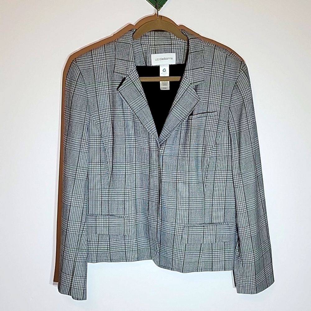 Liz Claiborne 2 piece suit Woolmark Blend size 16